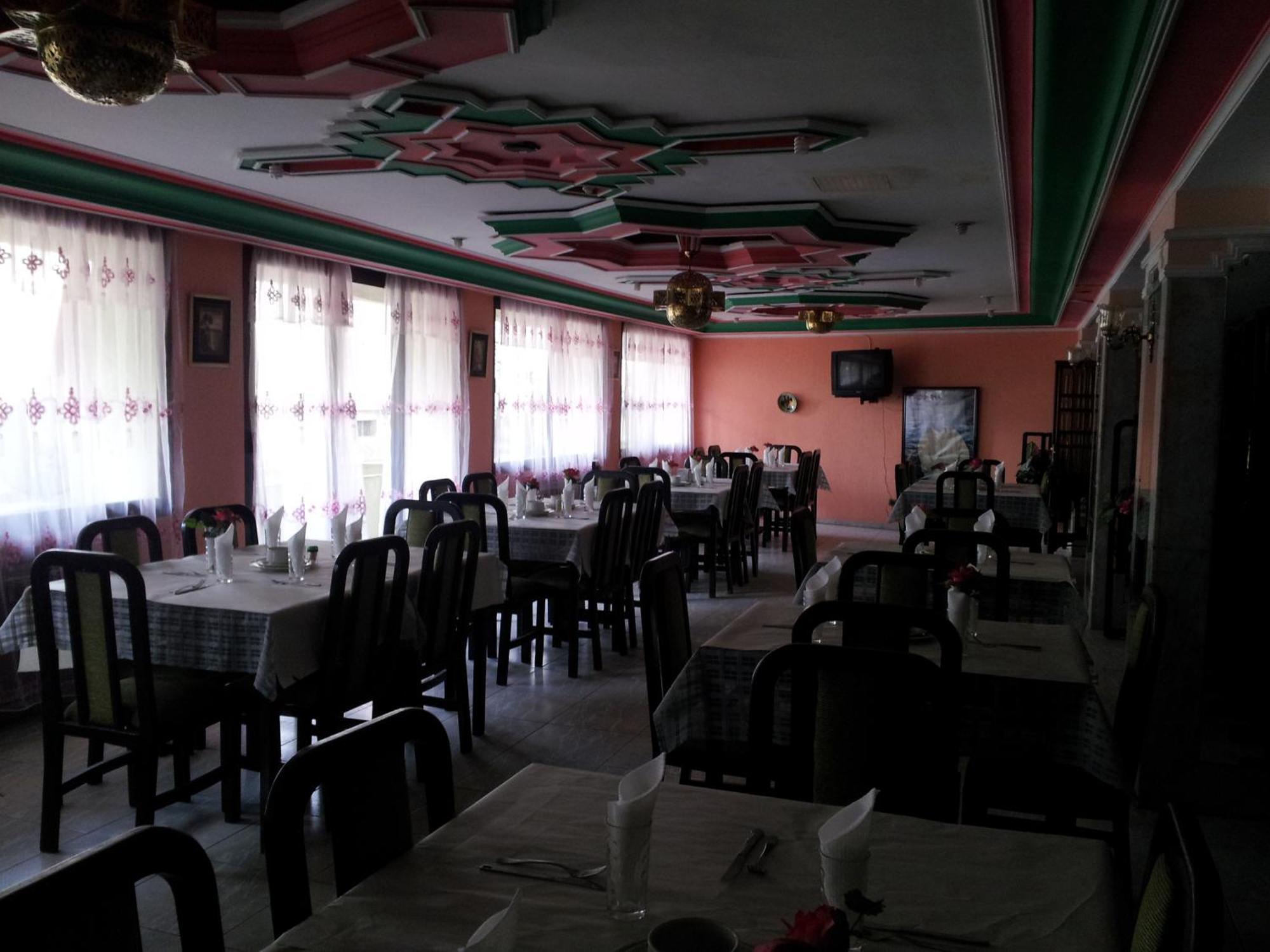 Hotel La Giralda Nador Bagian luar foto