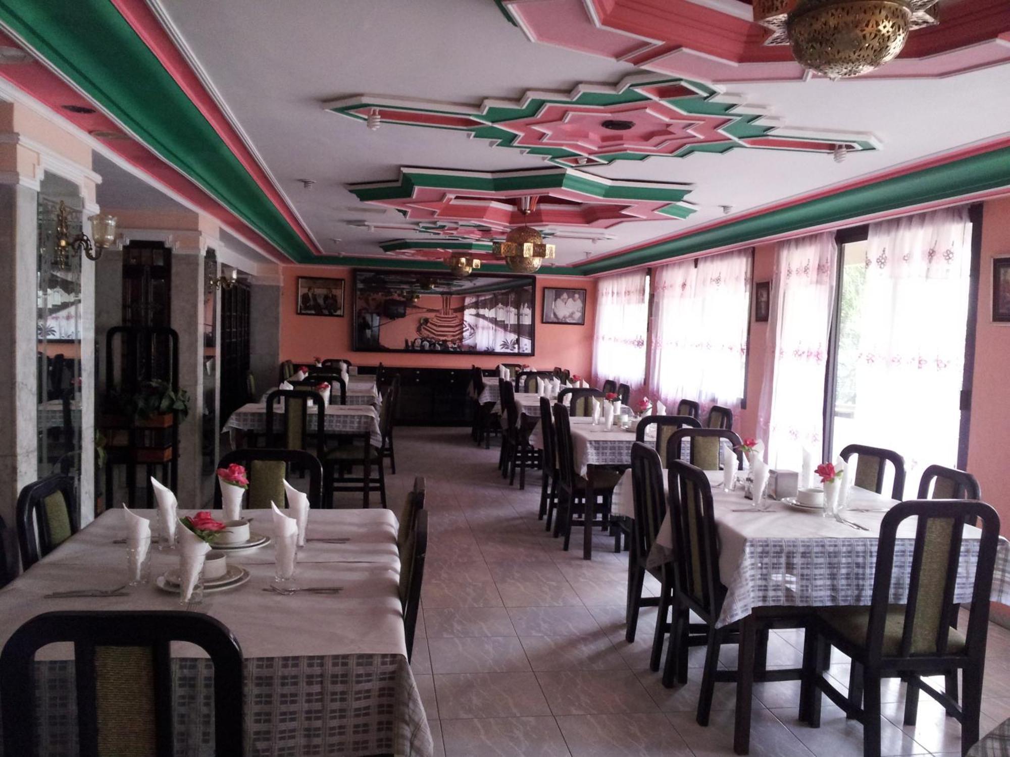 Hotel La Giralda Nador Bagian luar foto