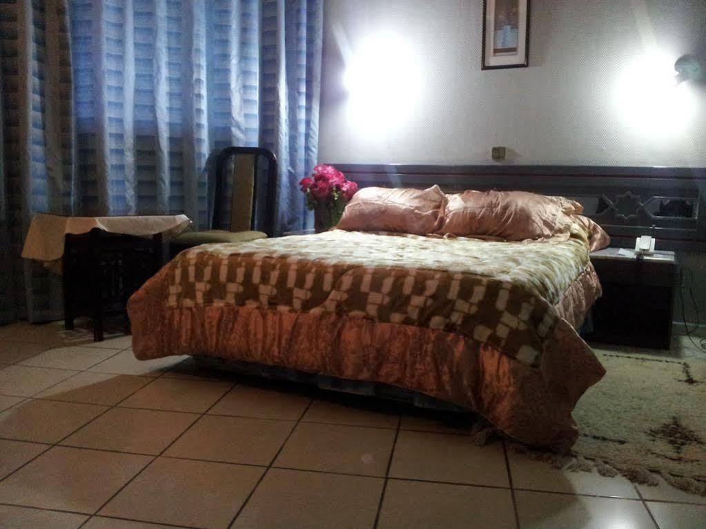 Hotel La Giralda Nador Bagian luar foto